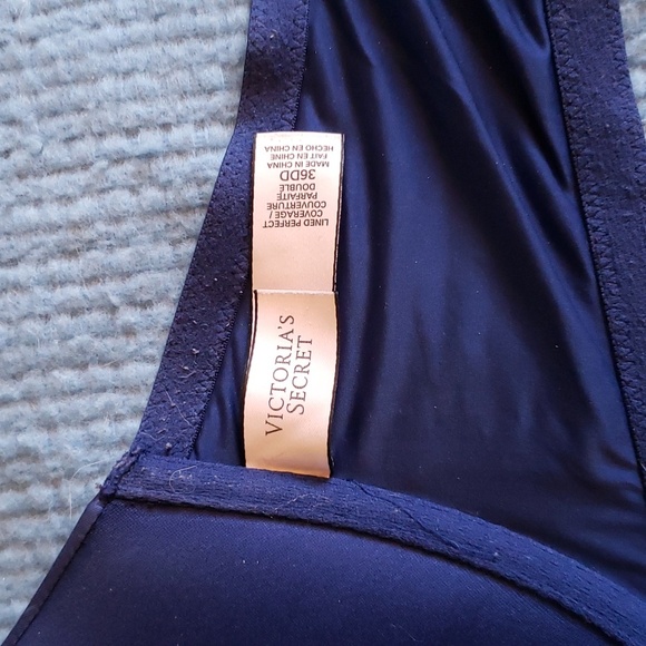 Victoria Secret Bra36DD - Picture 3 of 3